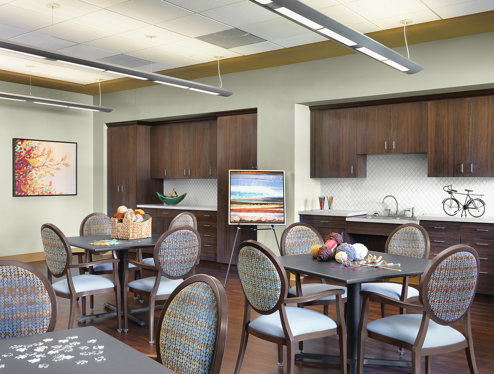 The art and crafts room at Kingswood Senior Living Located in Kansas City, MO.