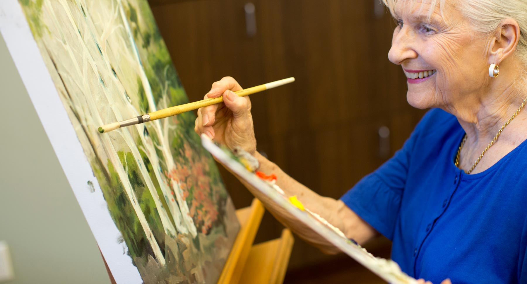 Residents exercising at Kingswood Senior Living Located in Kansas City, MO.